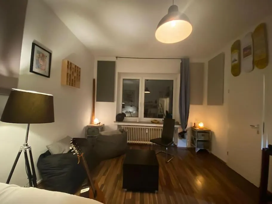 Central And Cozy 33Q Apartment location
